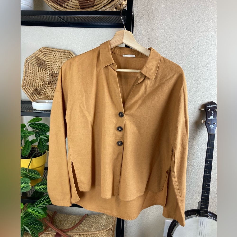 MISS LOVE cotton/linen blend top. Size M.